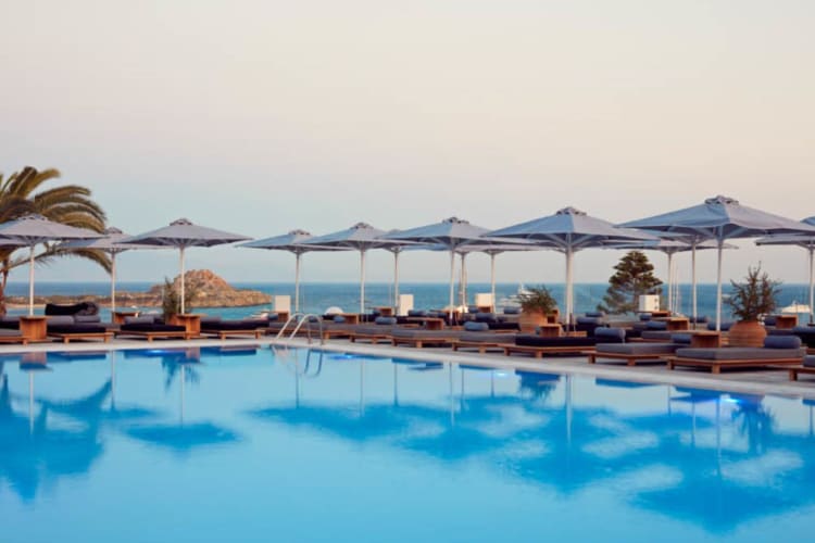 Stay the pool deck